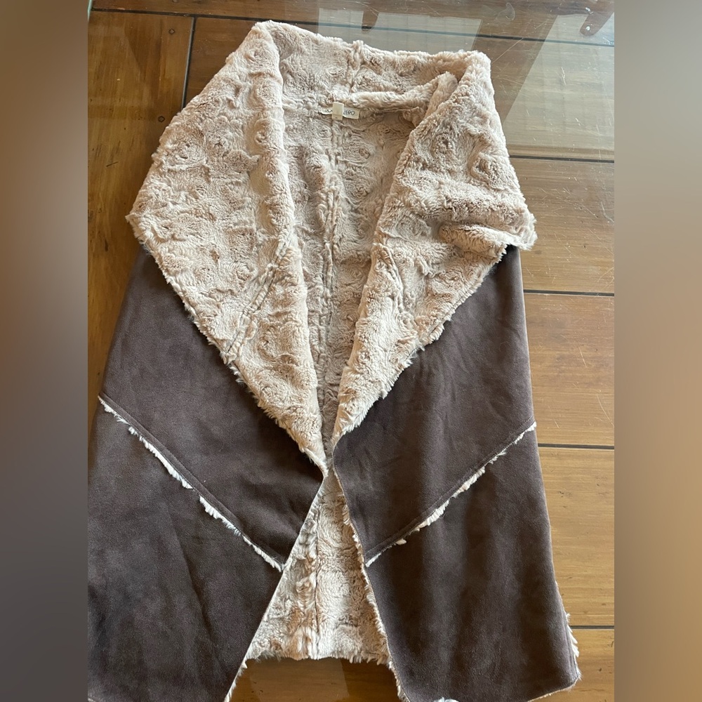 Women’s plush open vest